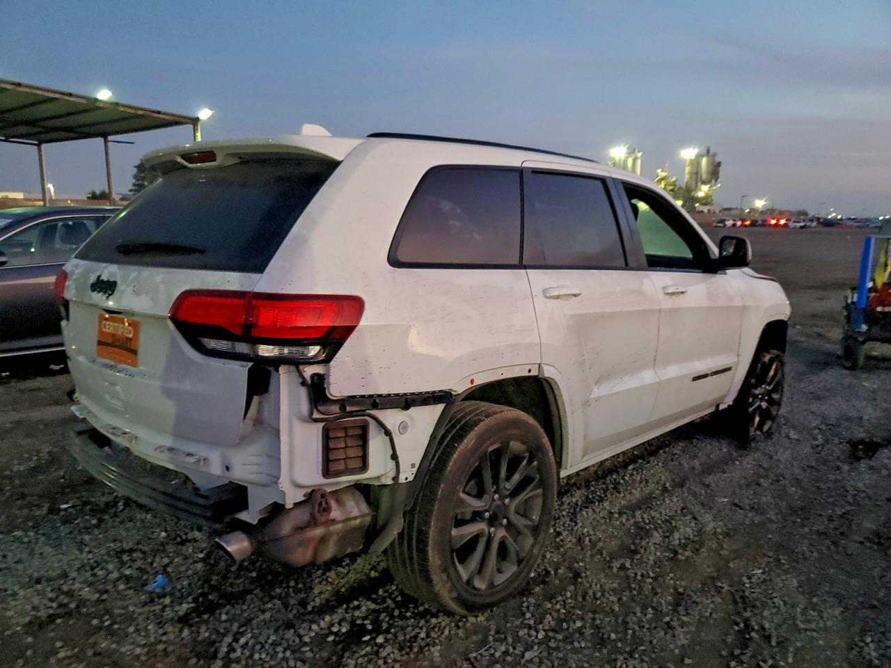 2020 JEEP GRAND CHEROKEE LAREDO photo 3