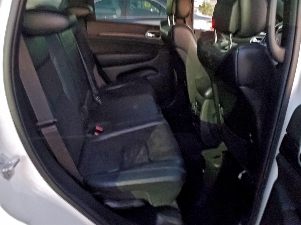 2020 JEEP GRAND CHEROKEE LAREDO photo 10