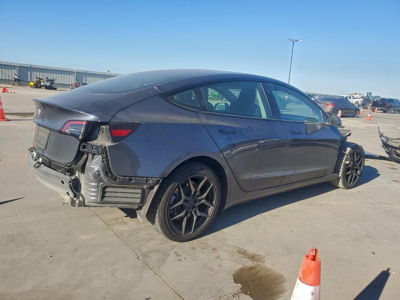 2023 TESLA MODEL 3 photo 3