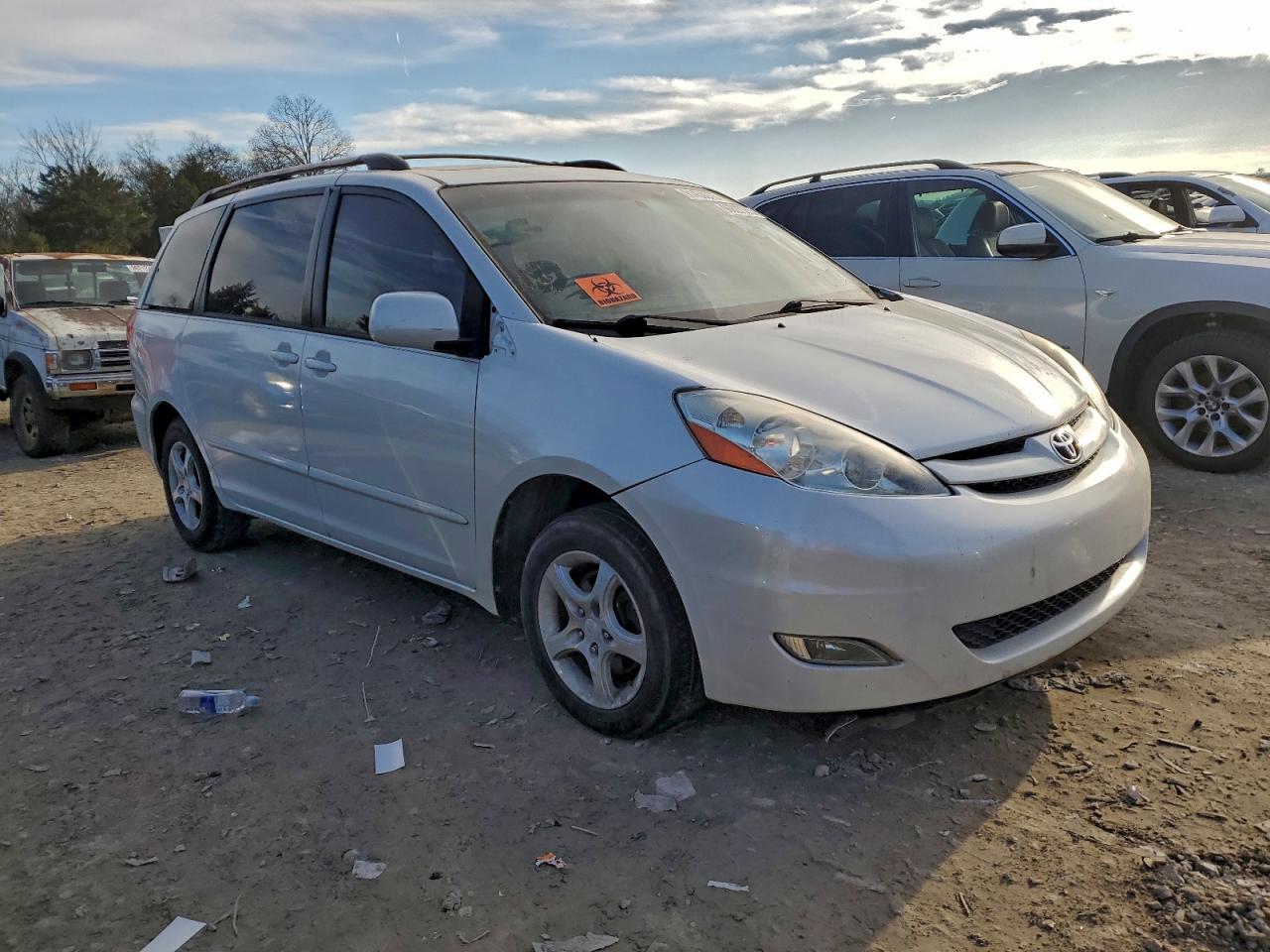 2008 TOYOTA SIENNA XLE photo 4