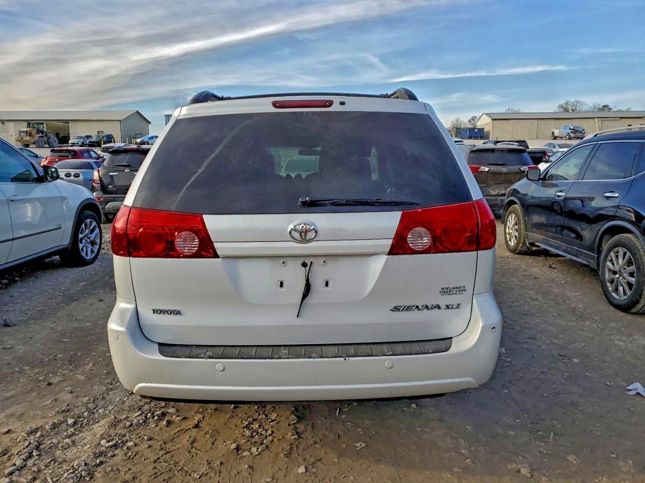 2008 TOYOTA SIENNA XLE photo 6