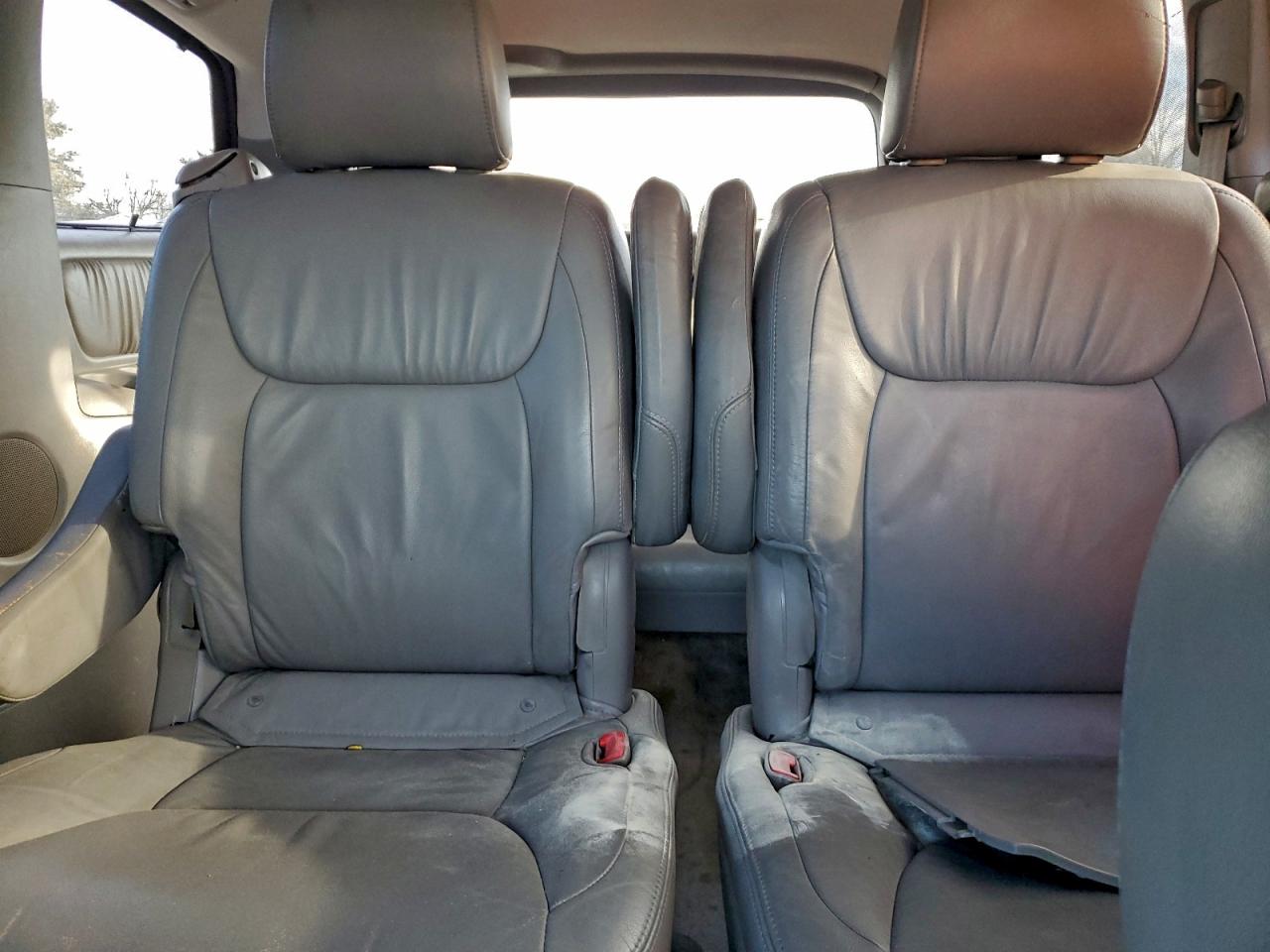 2008 TOYOTA SIENNA XLE photo 10