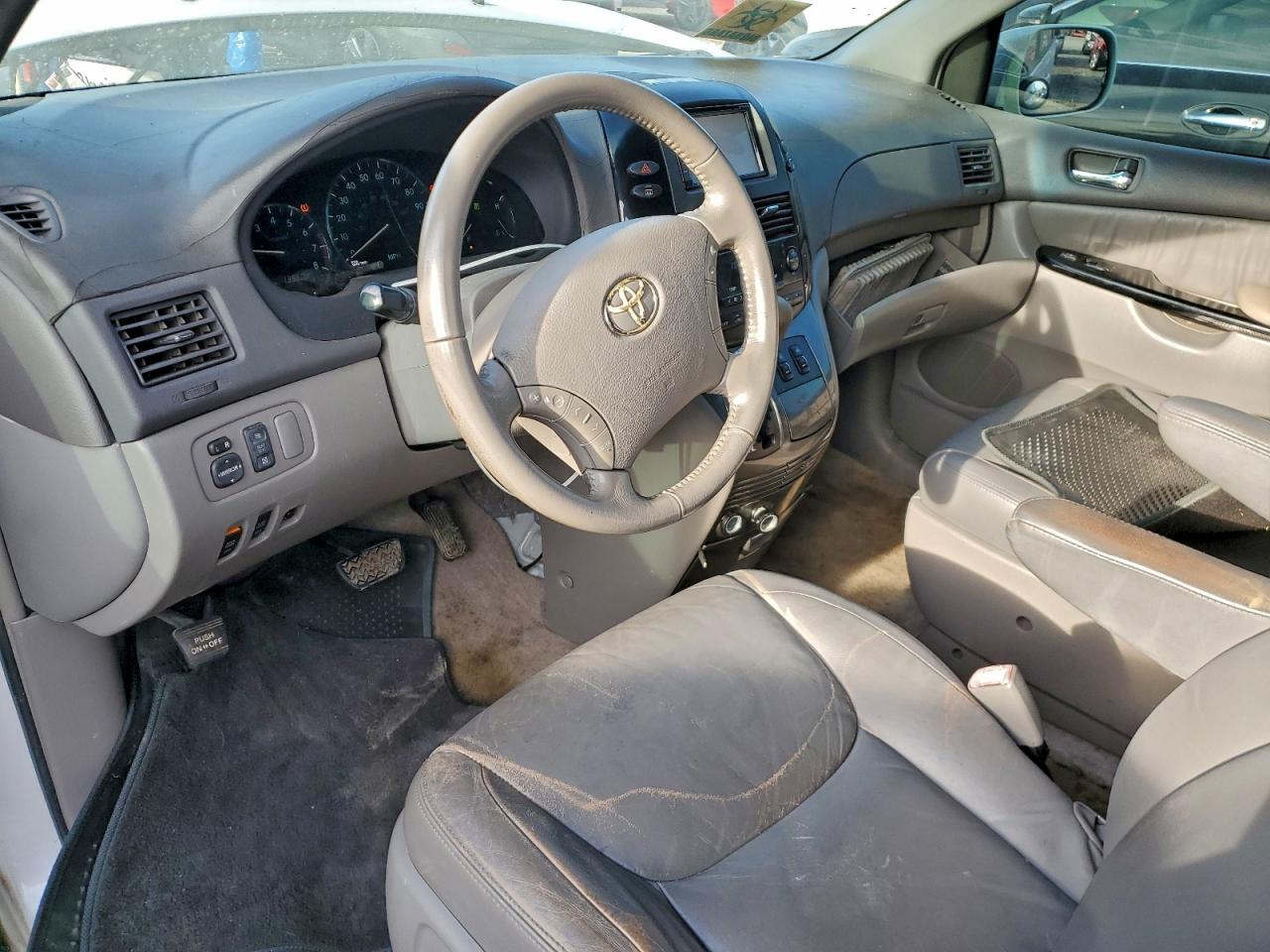 2008 TOYOTA SIENNA XLE photo 8