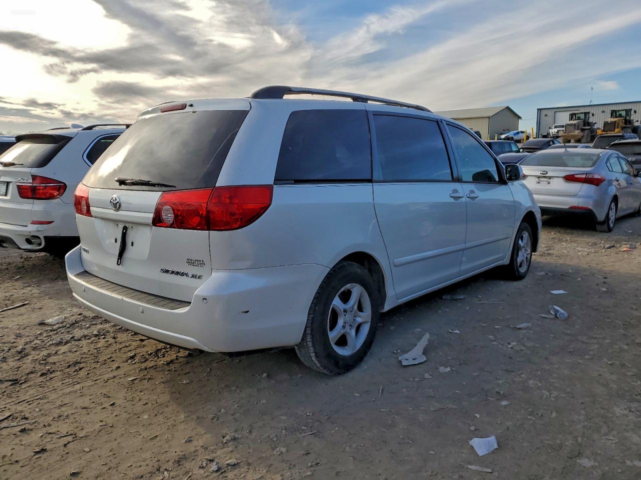 2008 TOYOTA SIENNA XLE photo 3