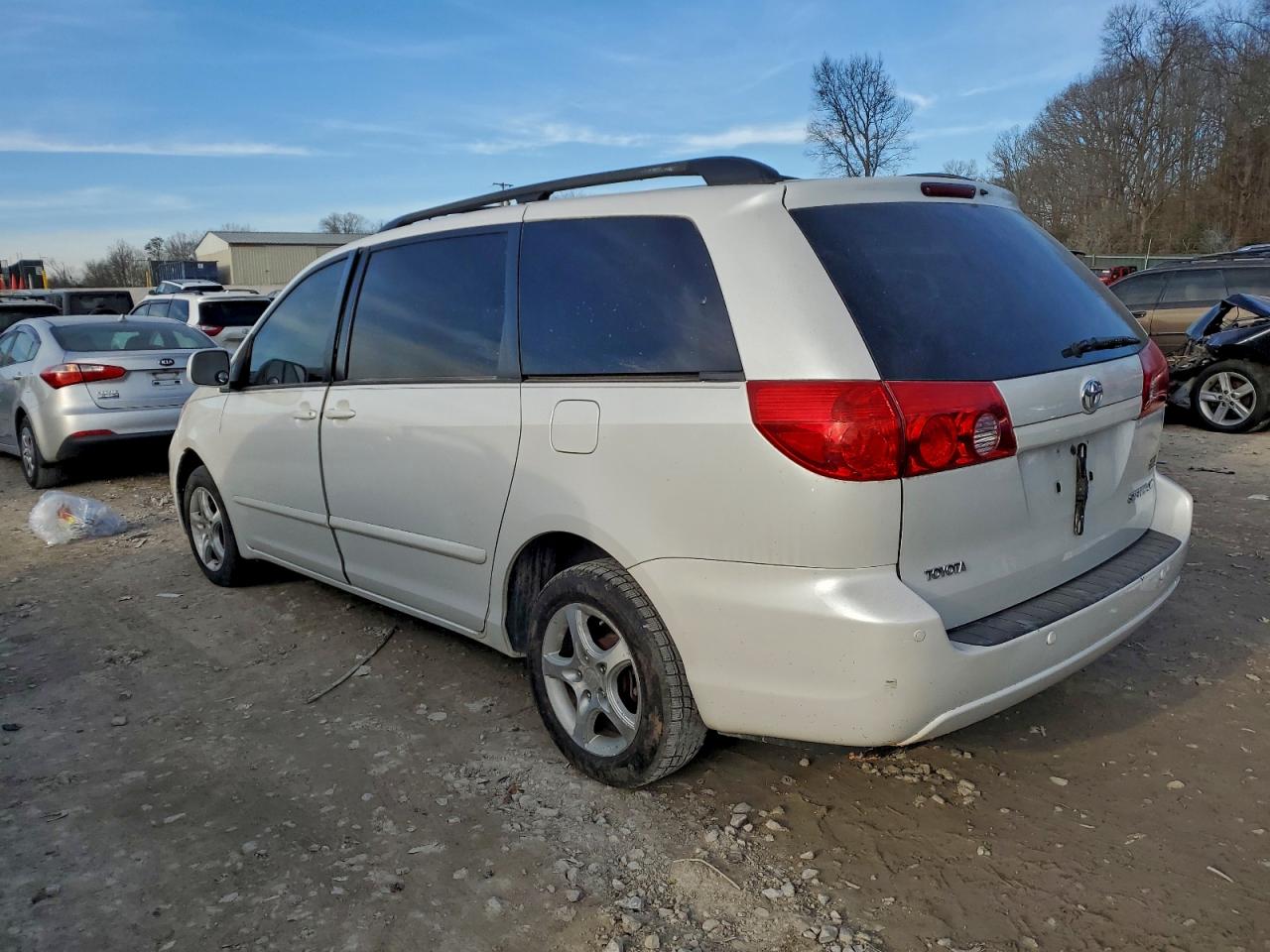 2008 TOYOTA SIENNA XLE photo 2
