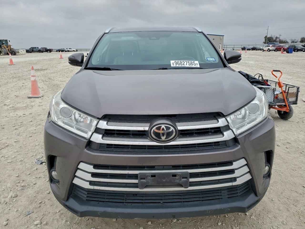 2019 TOYOTA HIGHLANDER SE photo 5