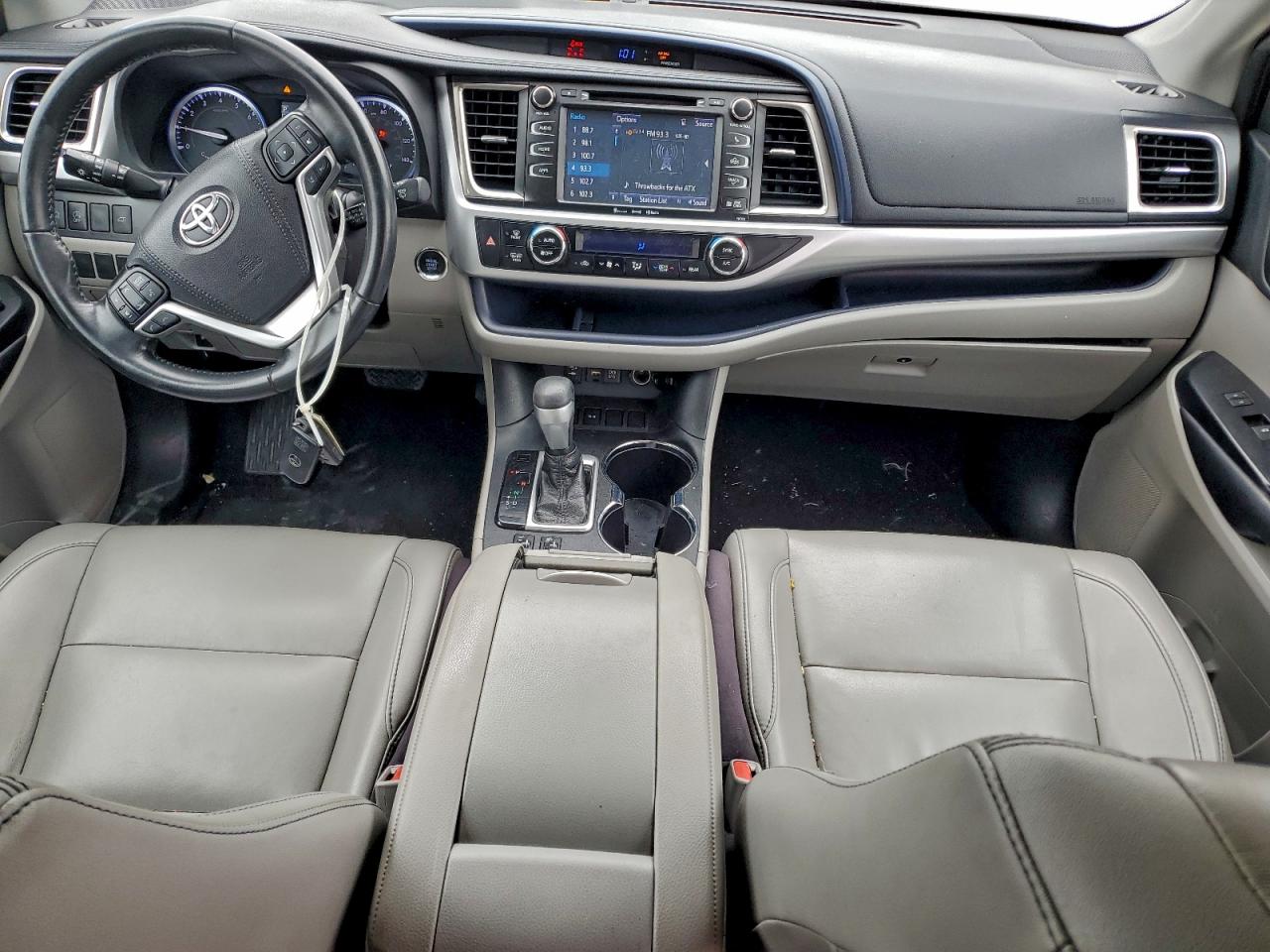 2019 TOYOTA HIGHLANDER SE photo 8