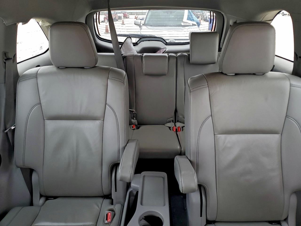 2019 TOYOTA HIGHLANDER SE photo 10