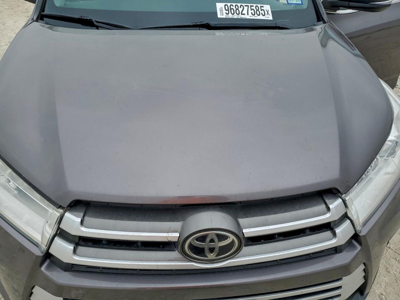 2019 TOYOTA HIGHLANDER SE photo 12