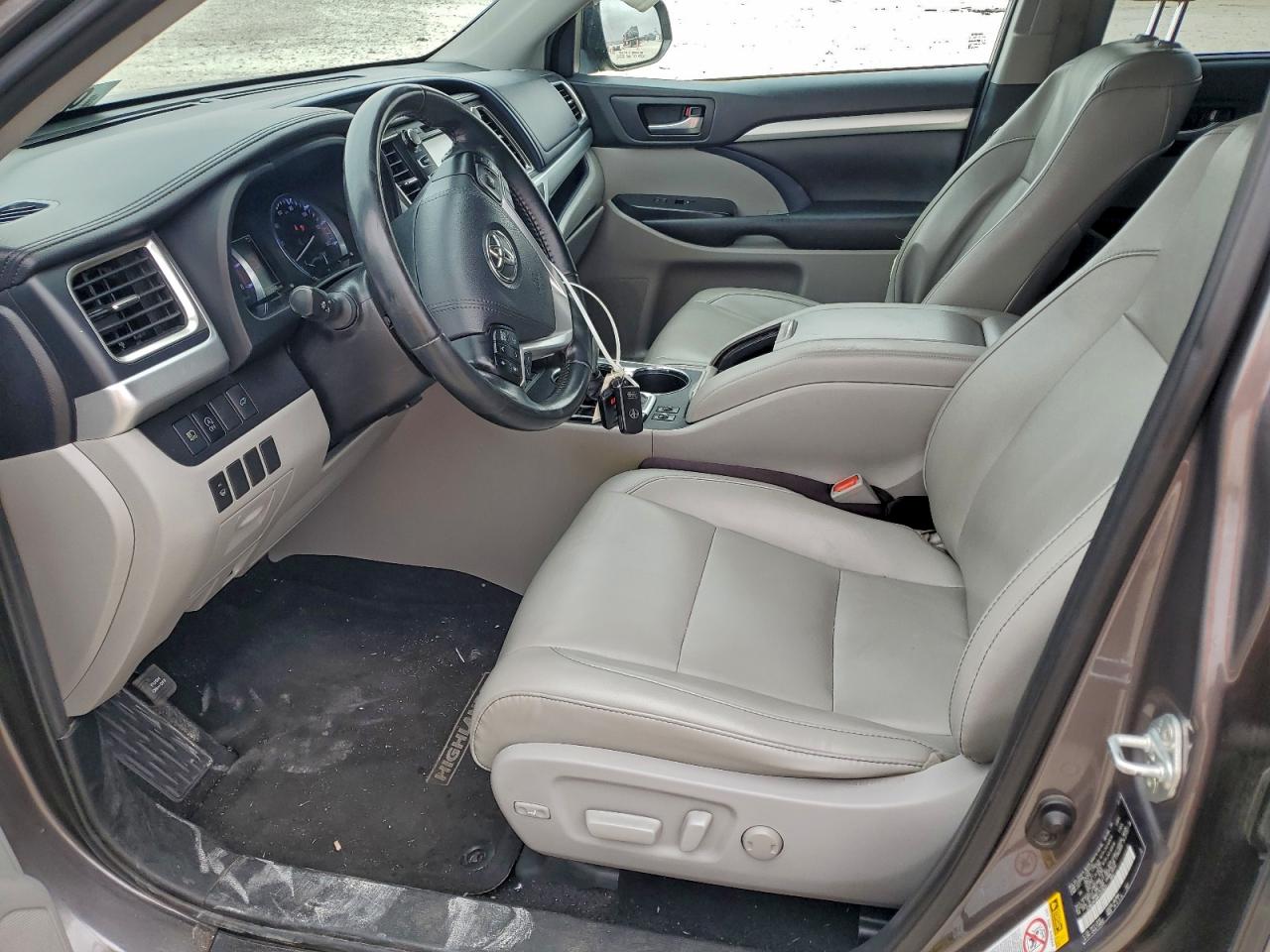 2019 TOYOTA HIGHLANDER SE photo 7
