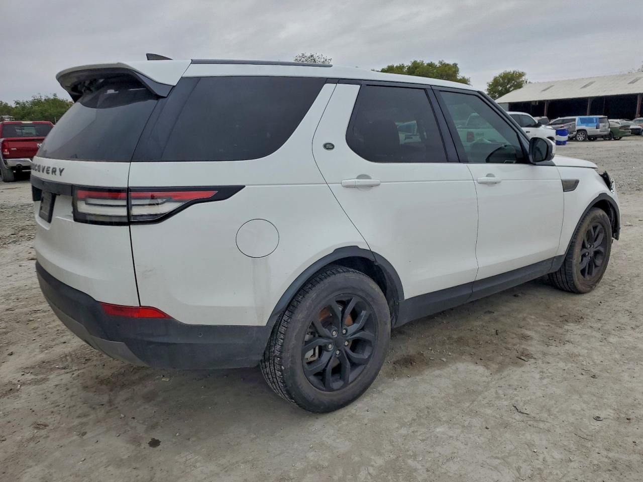 2019 LAND ROVER DISCOVERY SE photo 3