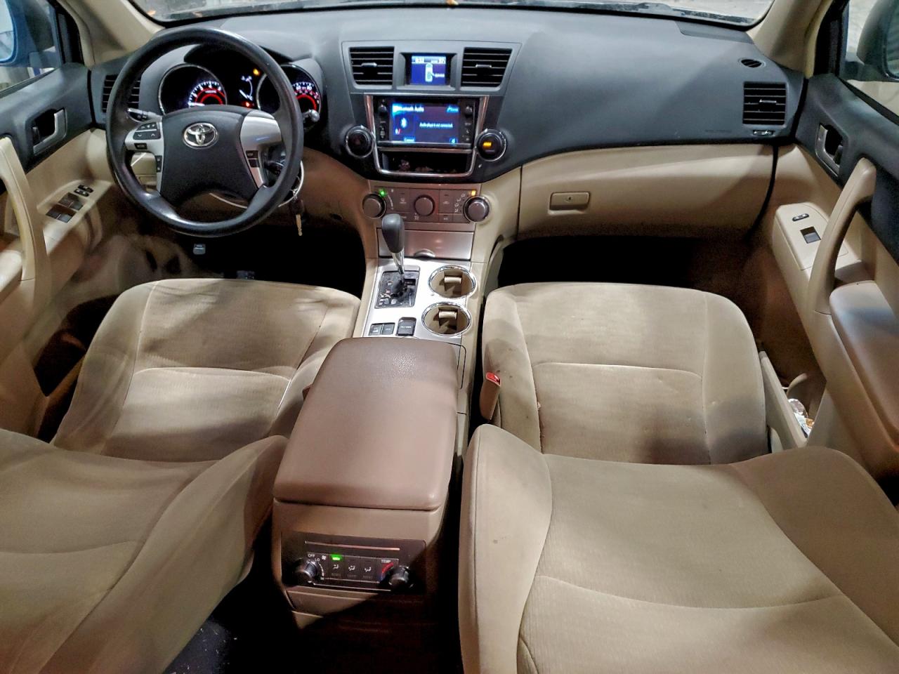 2013 TOYOTA HIGHLANDER BASE photo 8