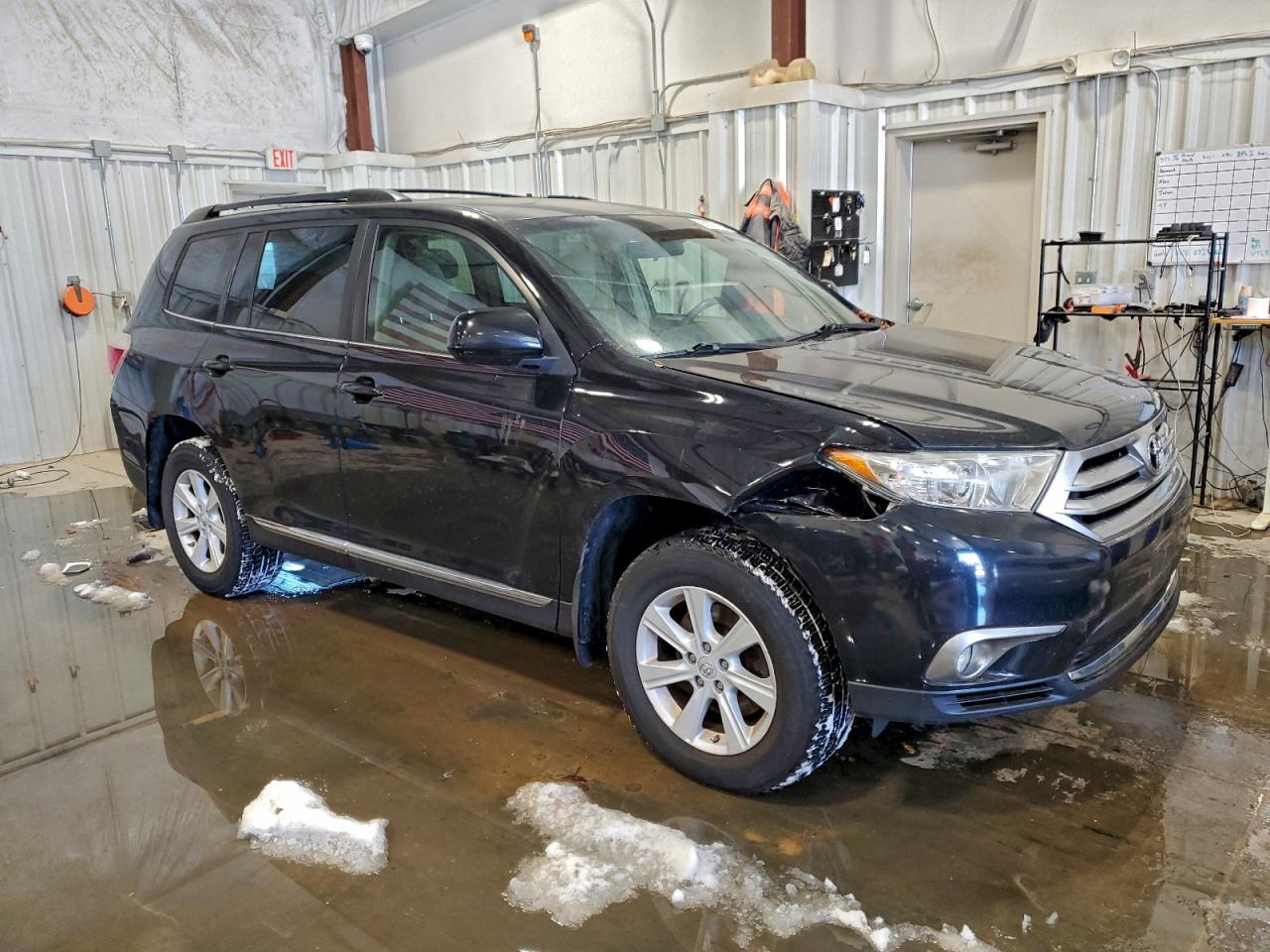 2013 TOYOTA HIGHLANDER BASE photo 4