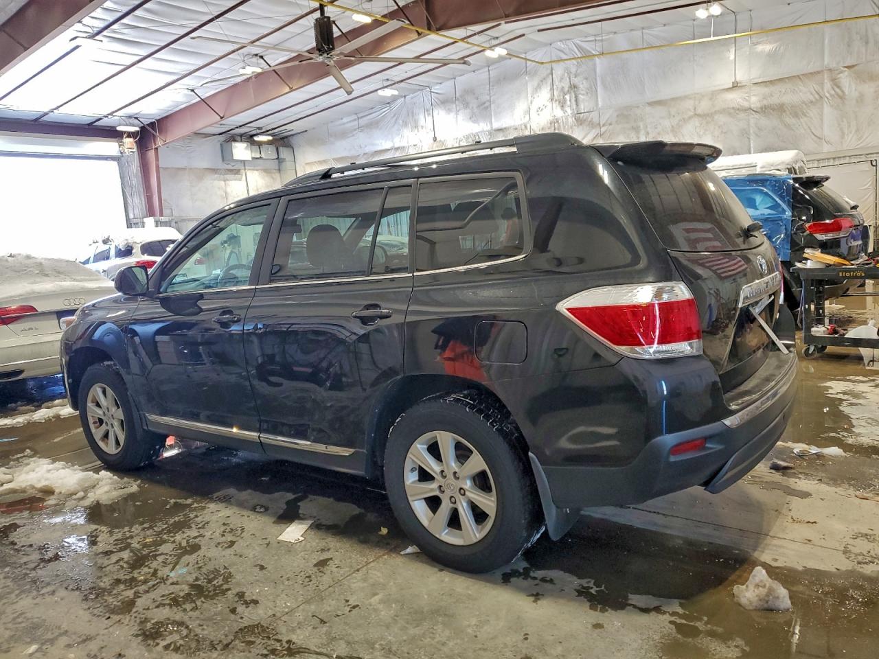 2013 TOYOTA HIGHLANDER BASE photo 2
