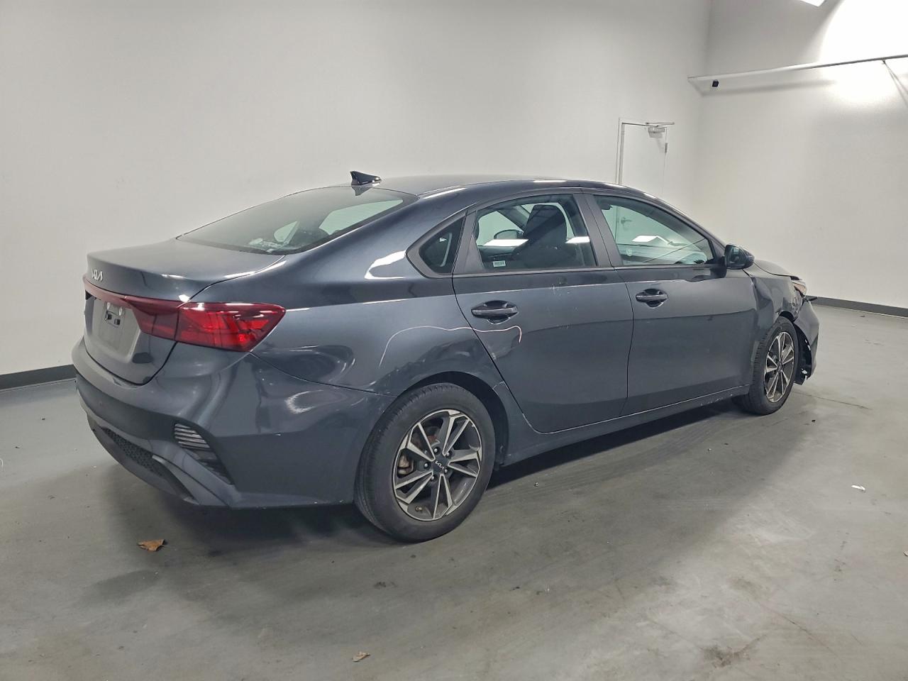 2023 KIA FORTE LX photo 3
