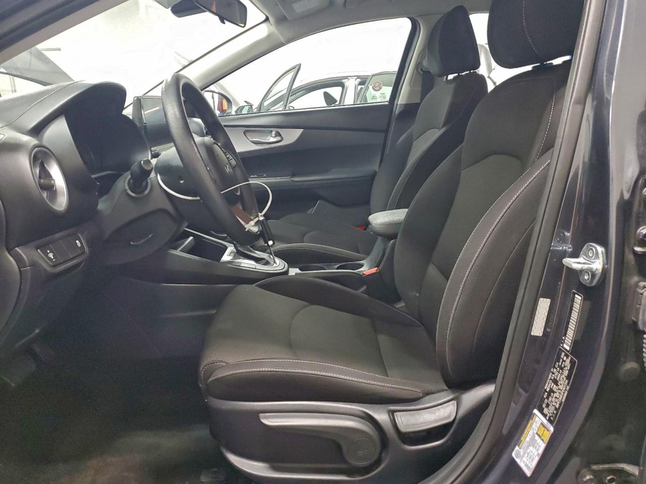 2023 KIA FORTE LX photo 7