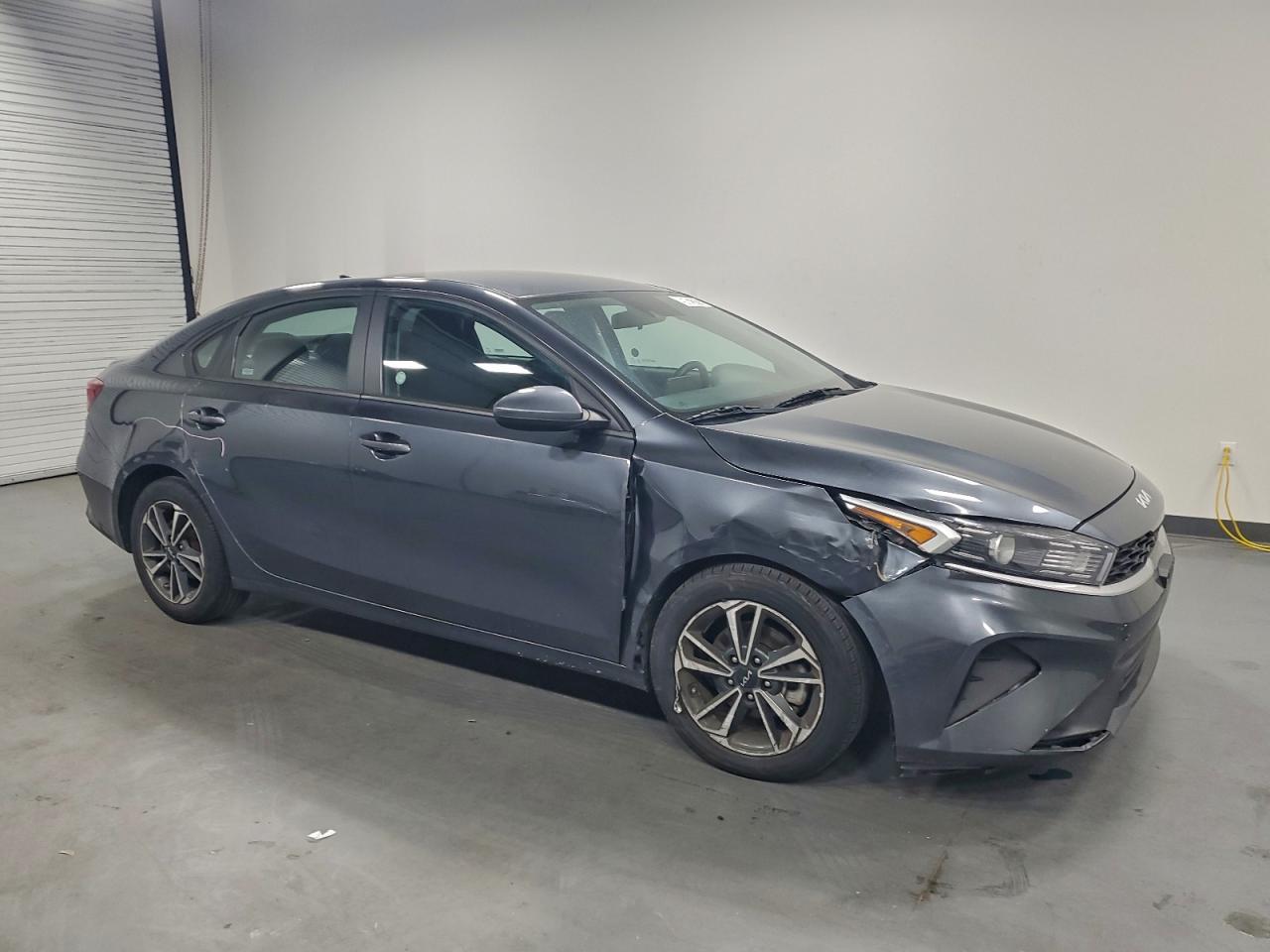 2023 KIA FORTE LX photo 4
