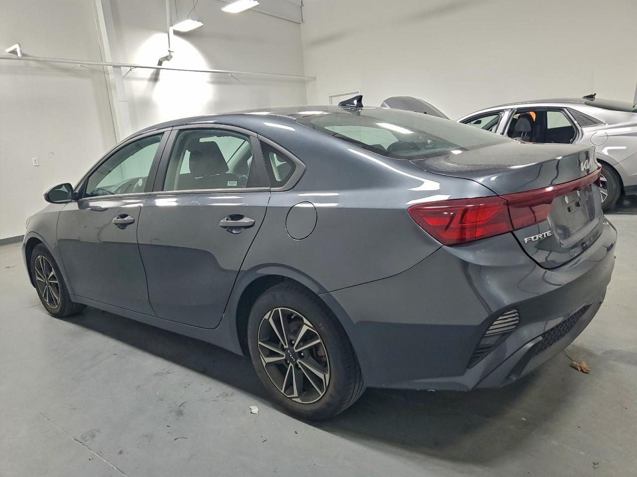 2023 KIA FORTE LX photo 2