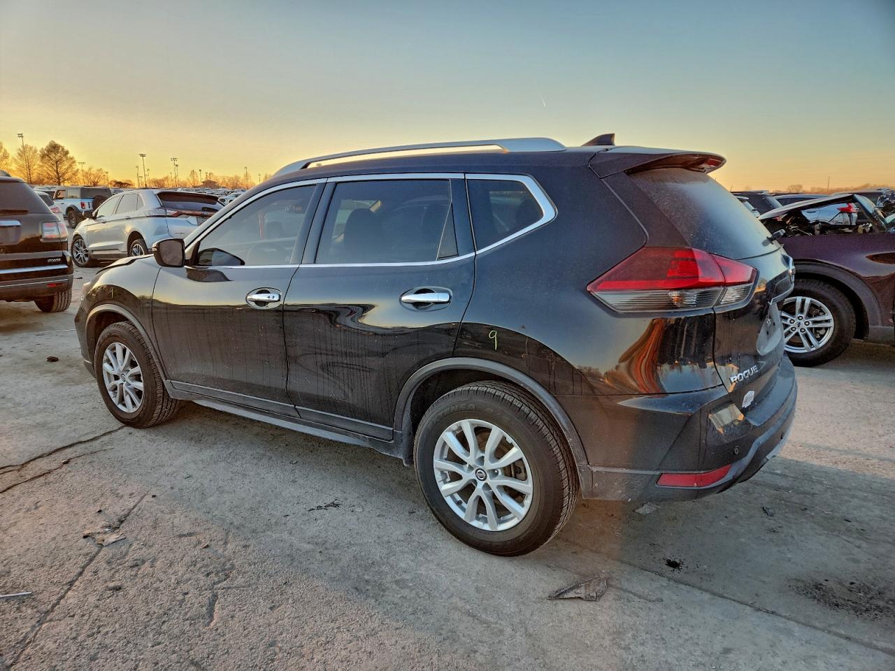 2019 NISSAN ROGUE S photo 2