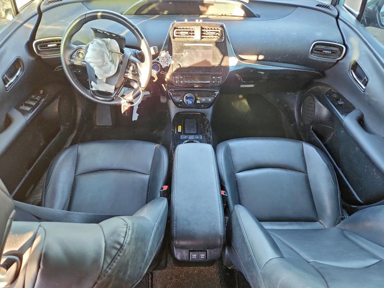 2019 TOYOTA PRIUS photo 8