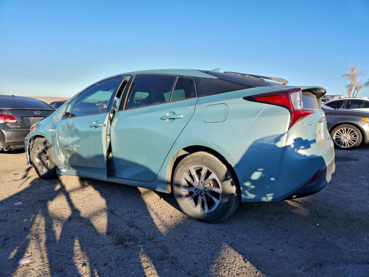 2019 TOYOTA PRIUS photo 2