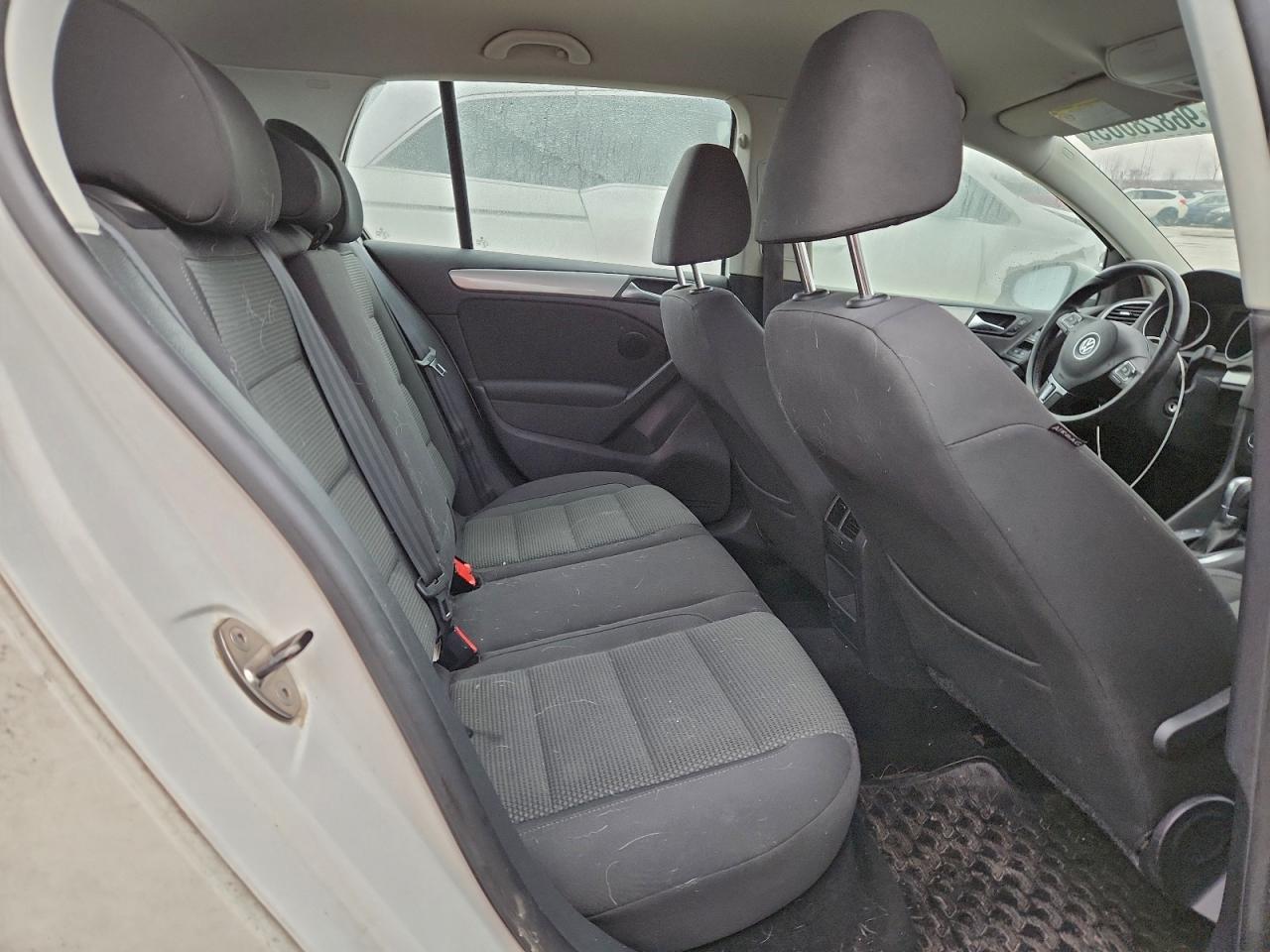 2011 VOLKSWAGEN GOLF photo 10