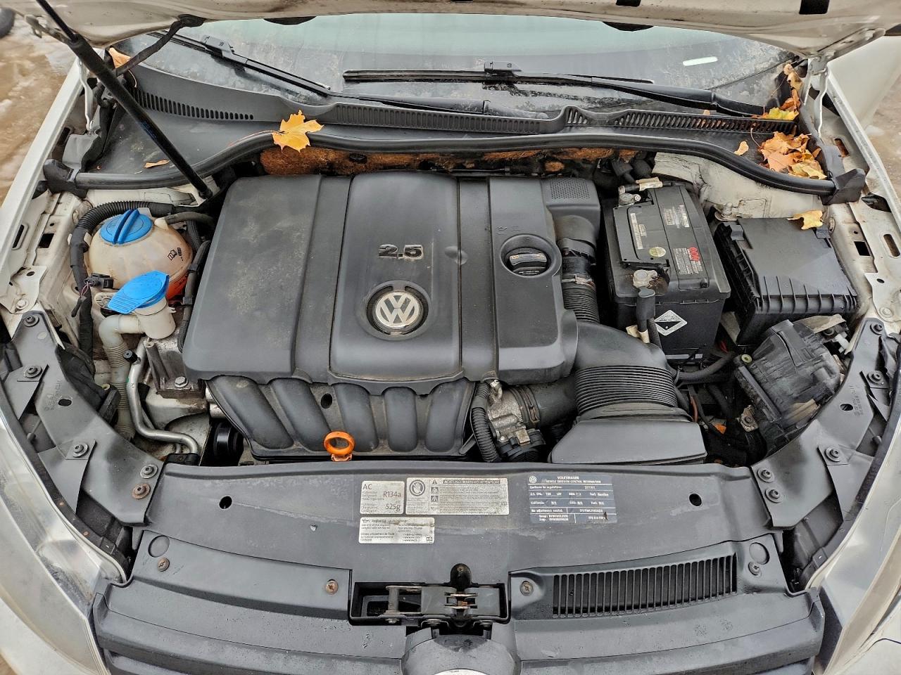 2011 VOLKSWAGEN GOLF photo 11