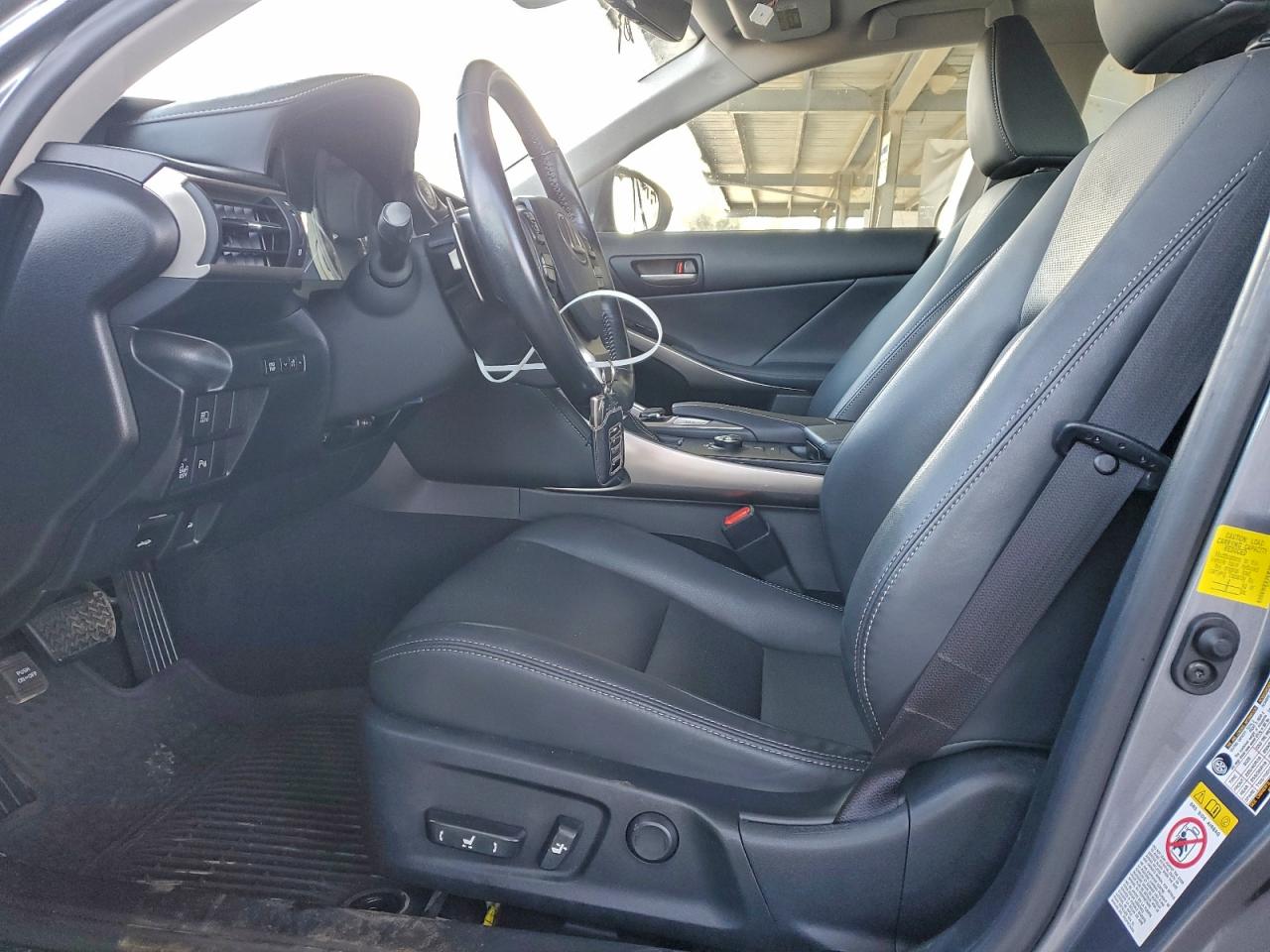 2017 LEXUS IS 200T photo 7