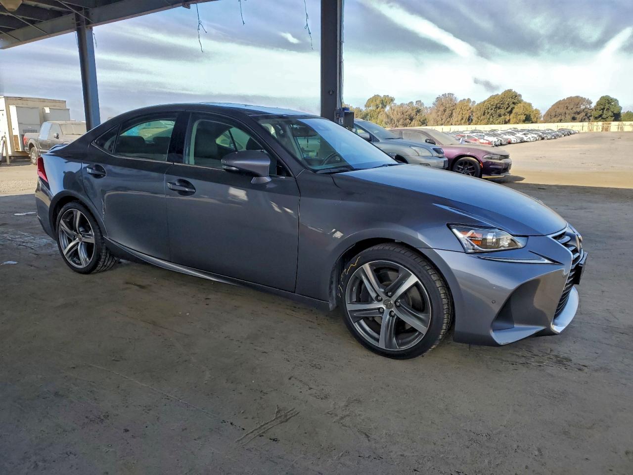 2017 LEXUS IS 200T photo 4