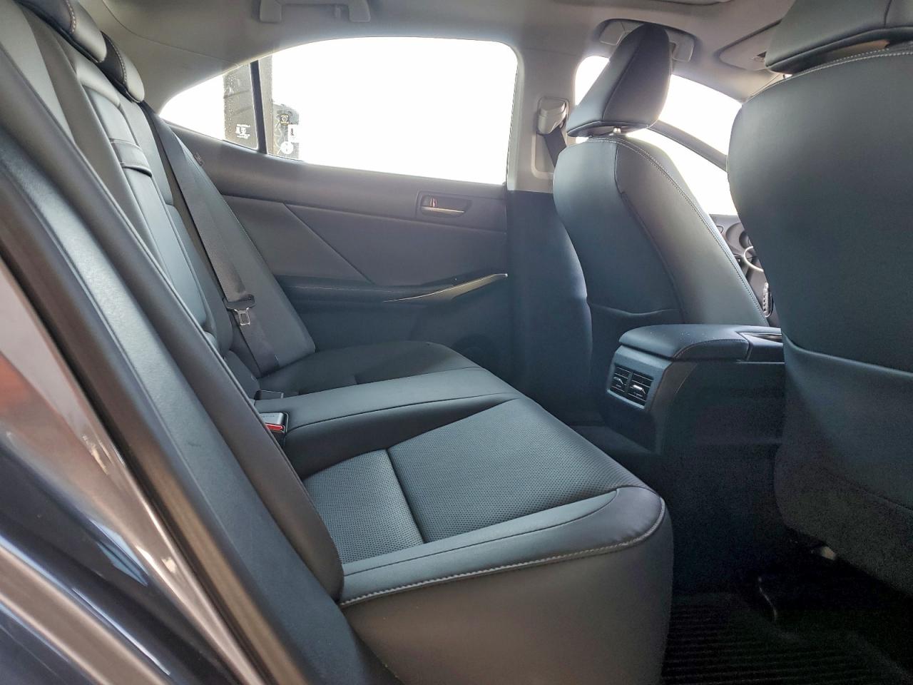 2017 LEXUS IS 200T photo 10