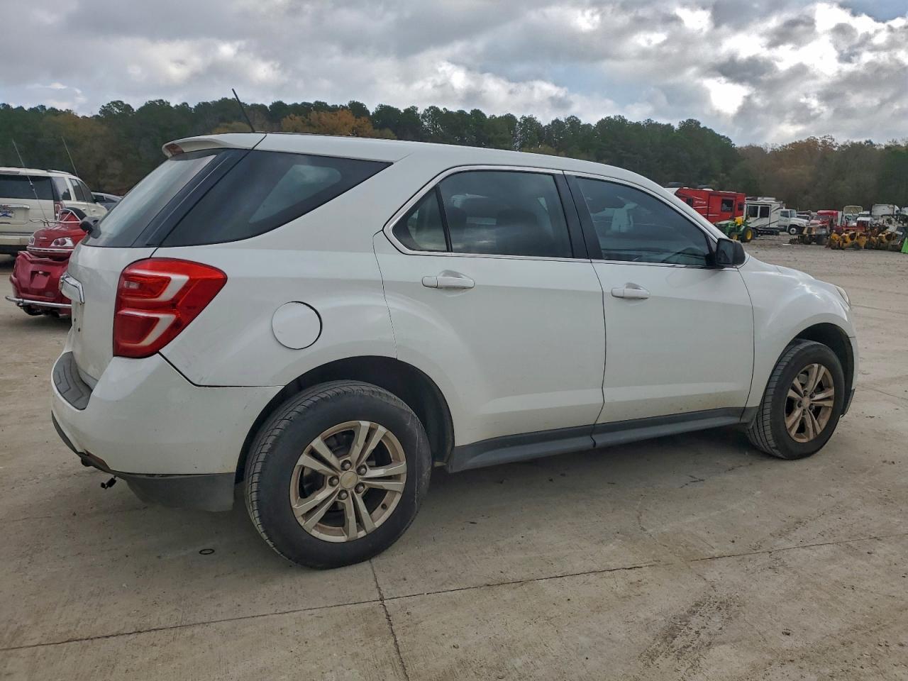 2017 CHEVROLET EQUINOX LS photo 3