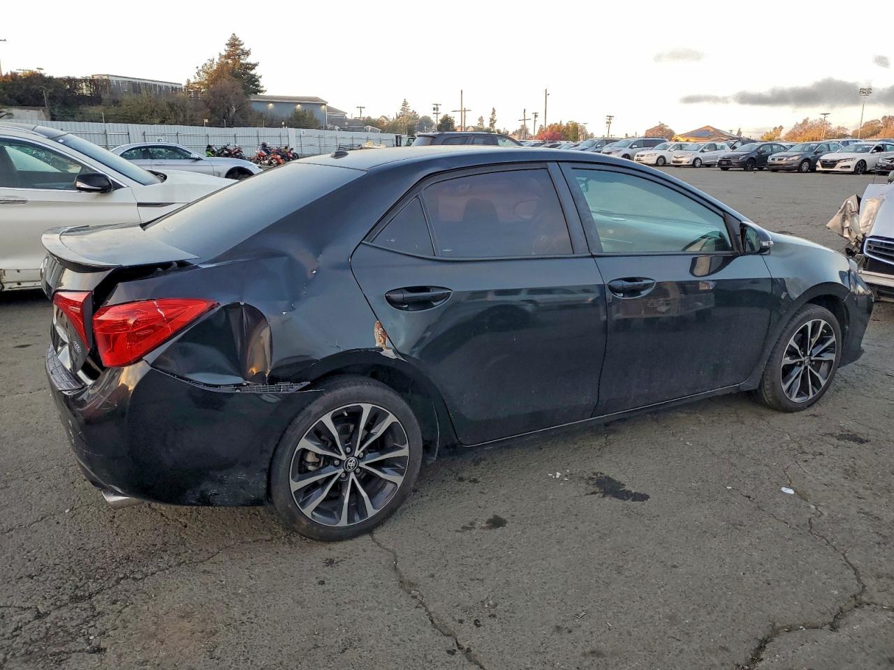 2018 TOYOTA COROLLA L photo 3