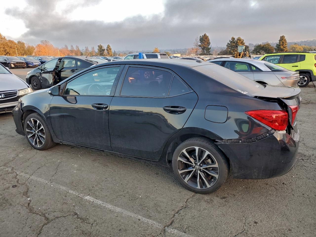 2018 TOYOTA COROLLA L photo 2