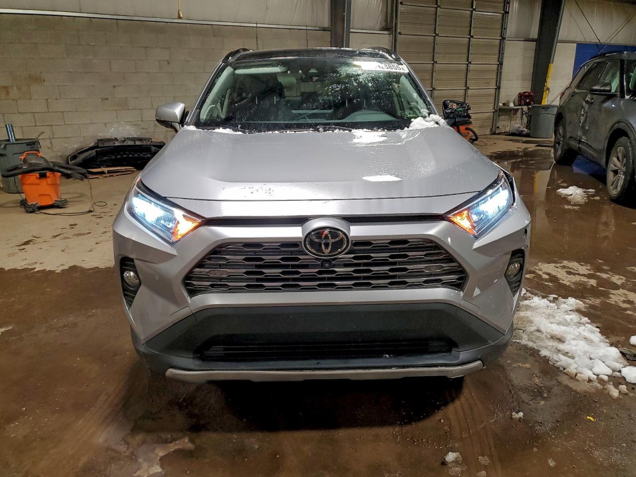 2019 TOYOTA RAV4 LIMITED photo 2