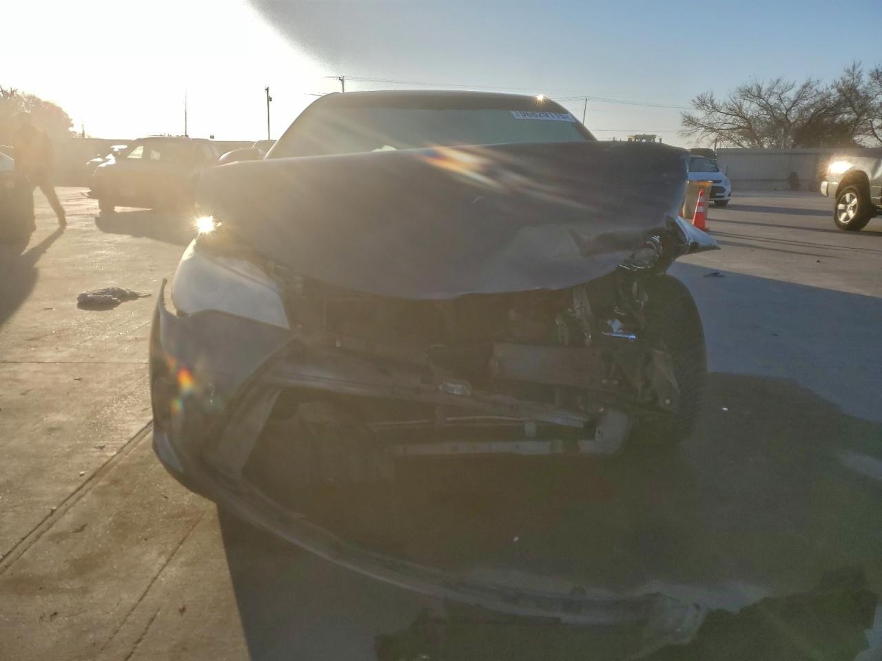 2016 TOYOTA CAMRY LE photo 5