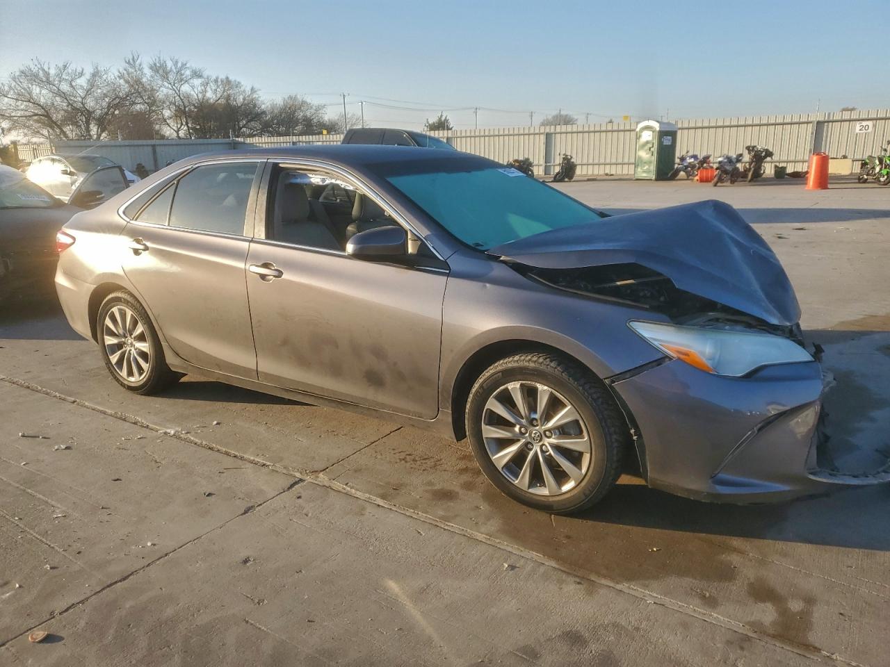 2016 TOYOTA CAMRY LE photo 4