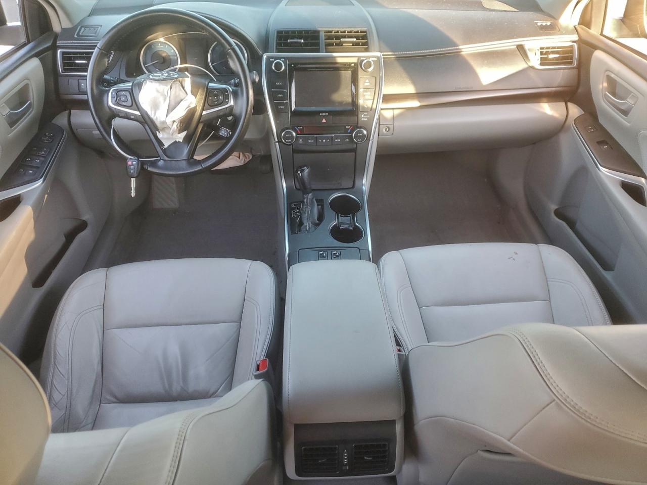 2016 TOYOTA CAMRY LE photo 8