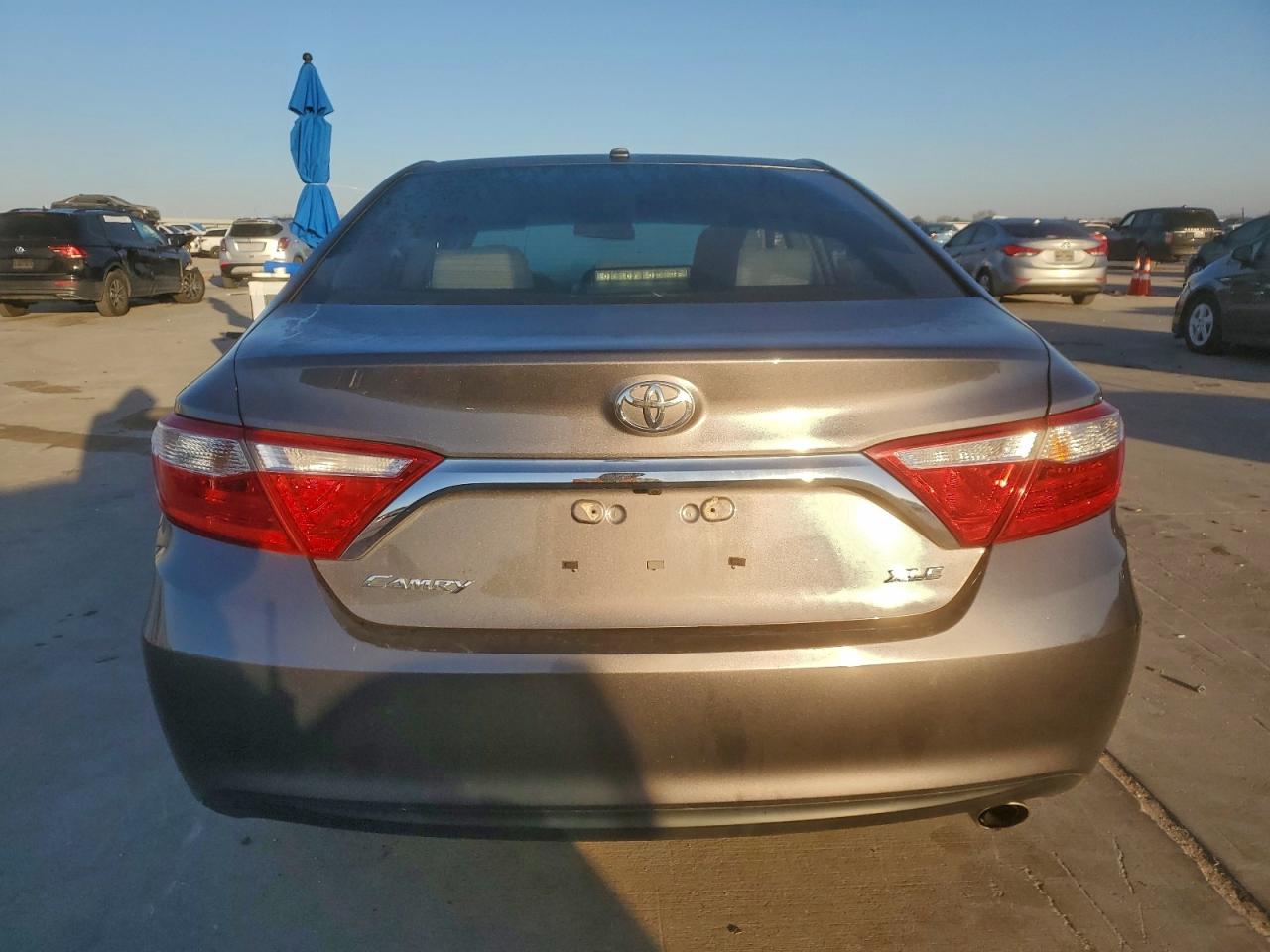 2016 TOYOTA CAMRY LE photo 6