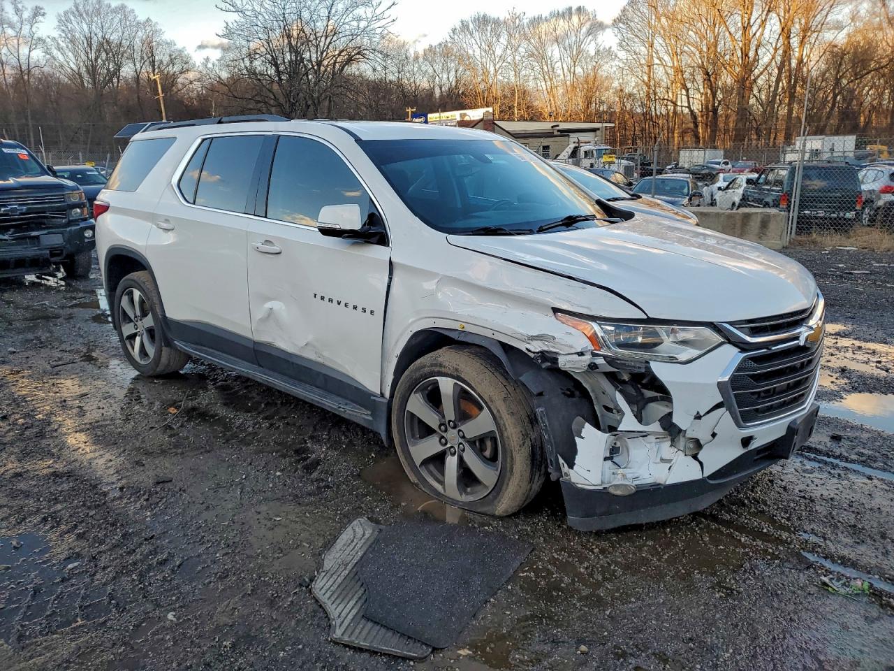 2019 CHEVROLET TRAVERSE LT photo 4