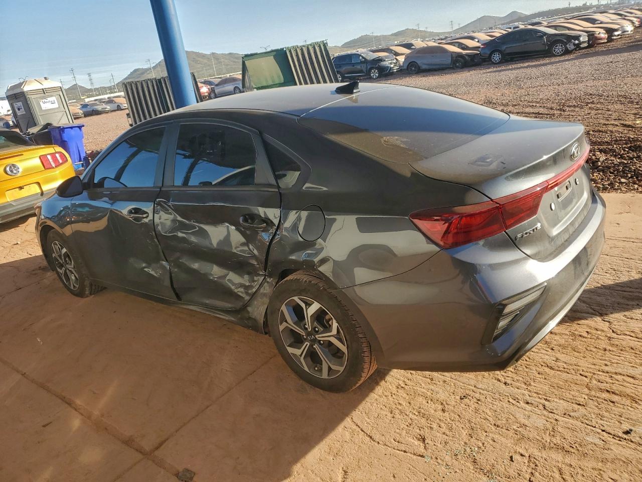 2021 KIA FORTE FE photo 2