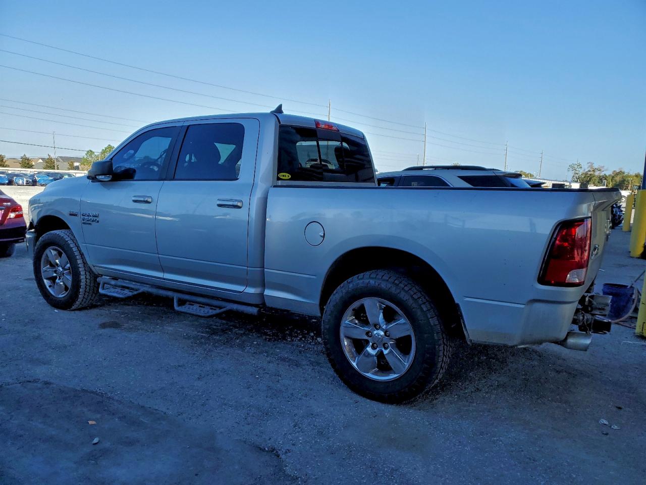 2019 RAM 1500 CLASSIC SLT photo 2