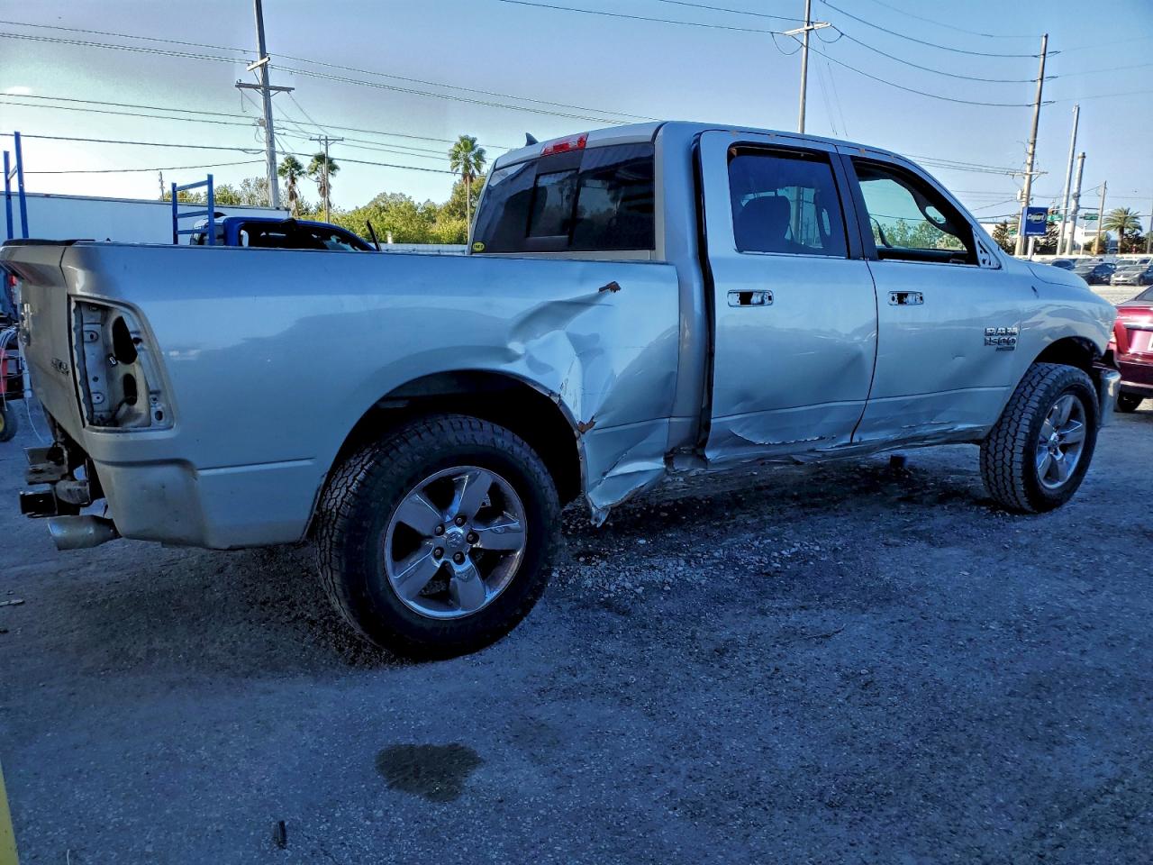 2019 RAM 1500 CLASSIC SLT photo 3