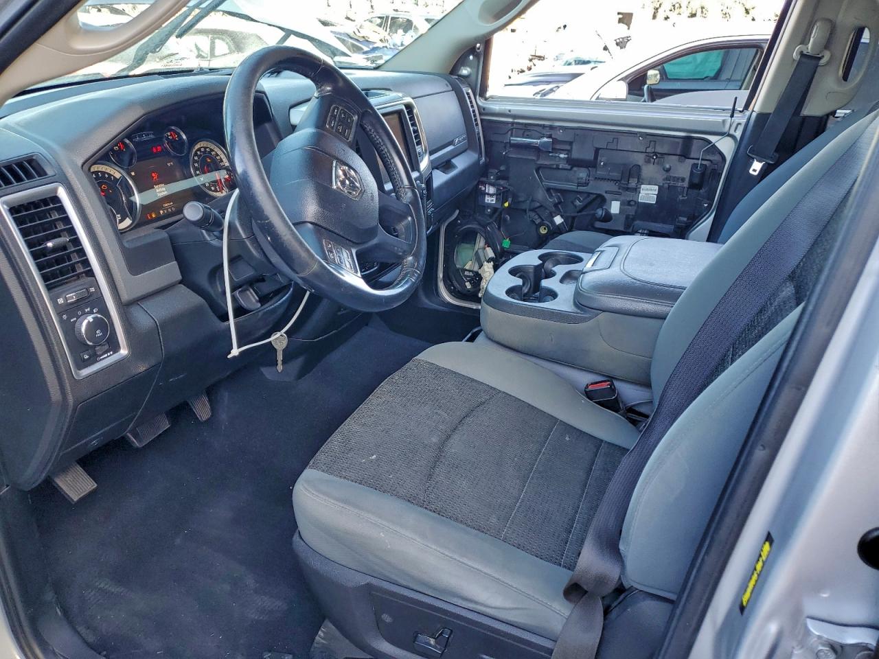 2019 RAM 1500 CLASSIC SLT photo 8