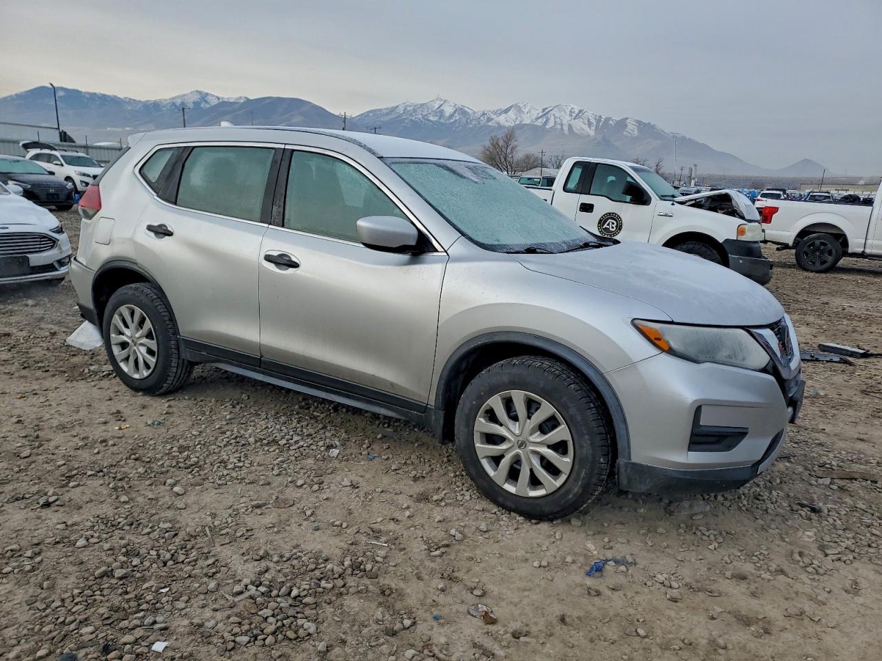 2019 NISSAN ROGUE S photo 4