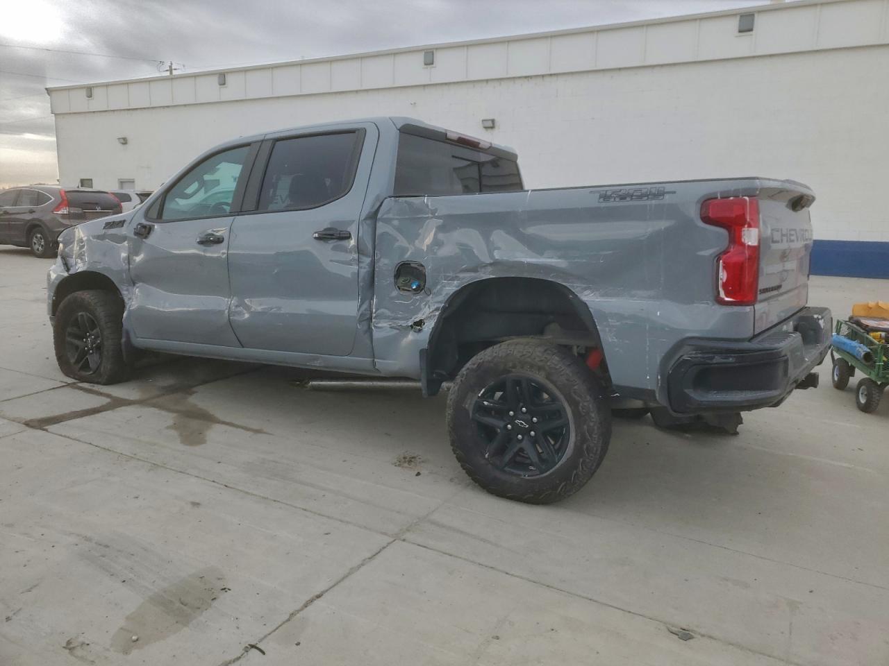 2024 CHEVROLET SILVERADO K1500 LT TRAIL BOSS photo 2