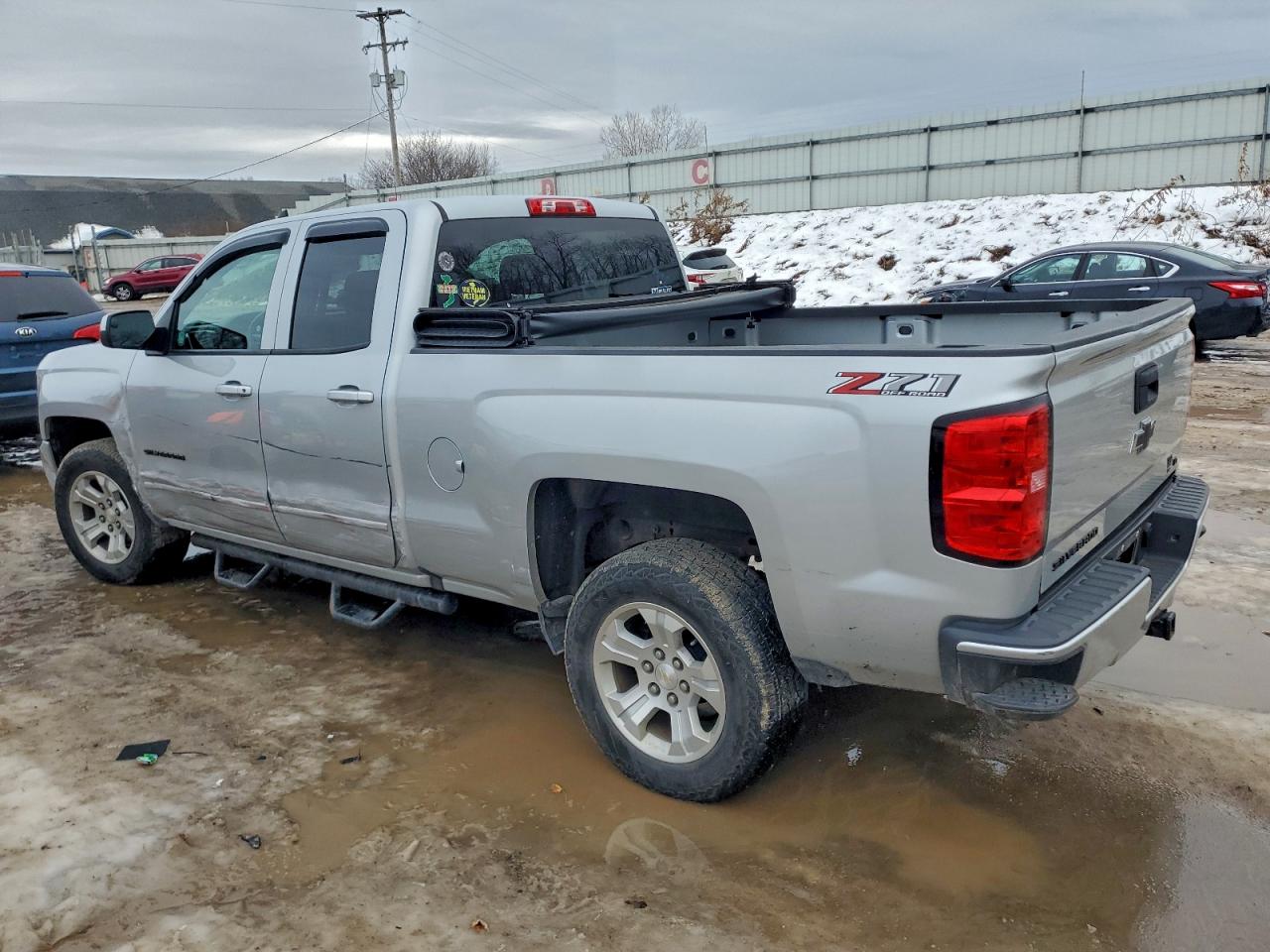 2018 CHEVROLET SILVERADO K1500 LT photo 2