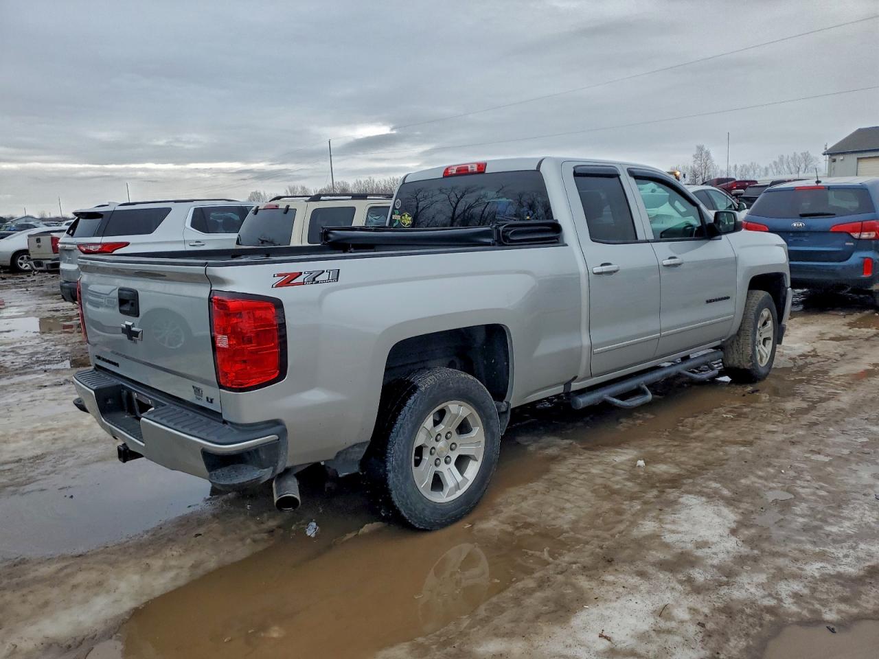 2018 CHEVROLET SILVERADO K1500 LT photo 3