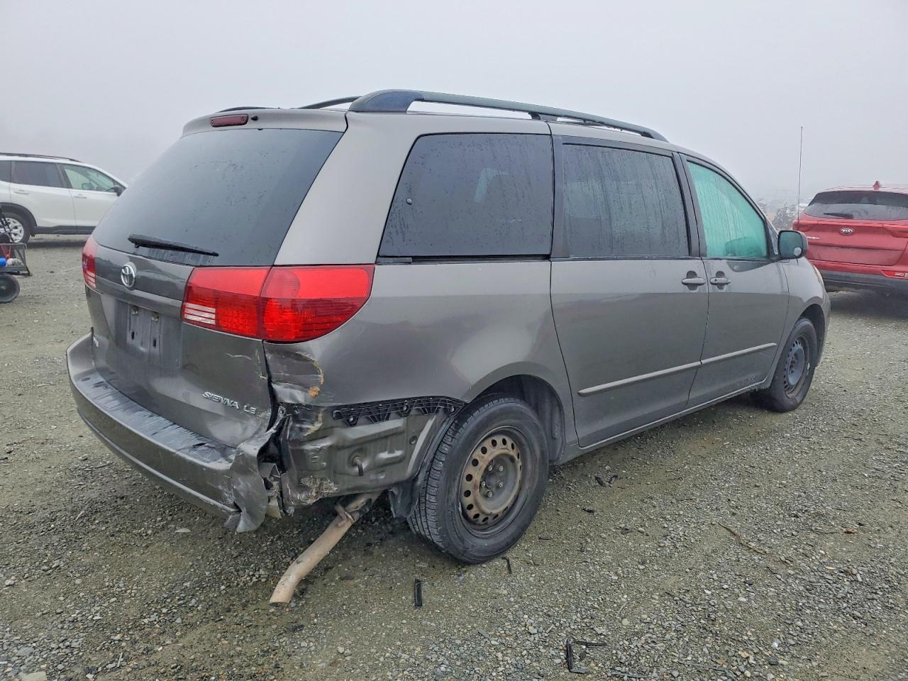 2004 TOYOTA SIENNA CE photo 3