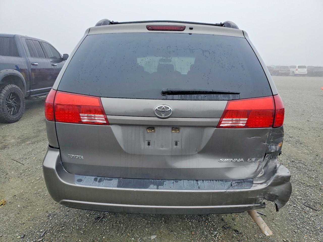 2004 TOYOTA SIENNA CE photo 6