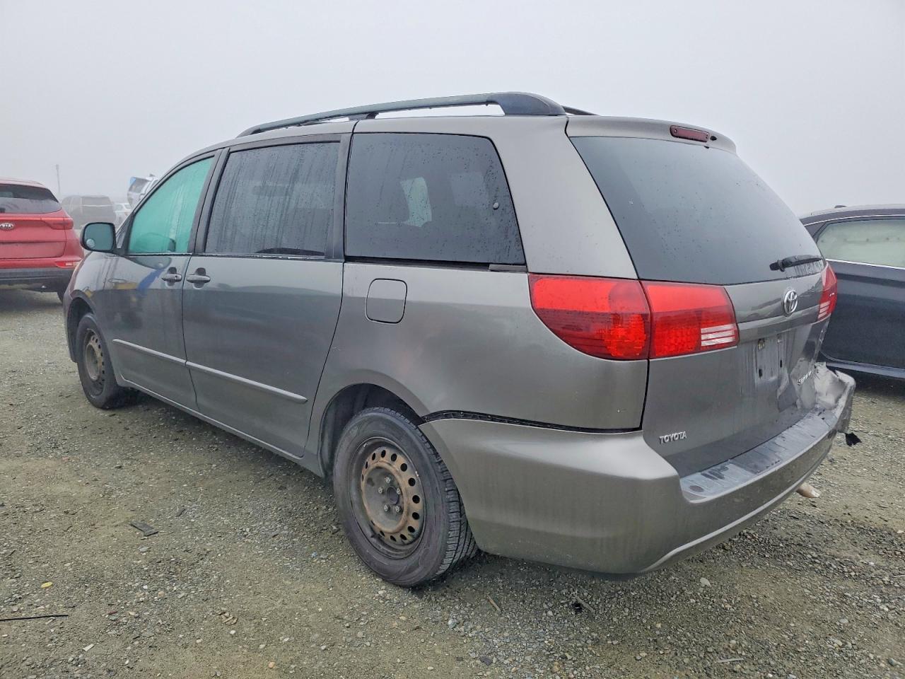 2004 TOYOTA SIENNA CE photo 2